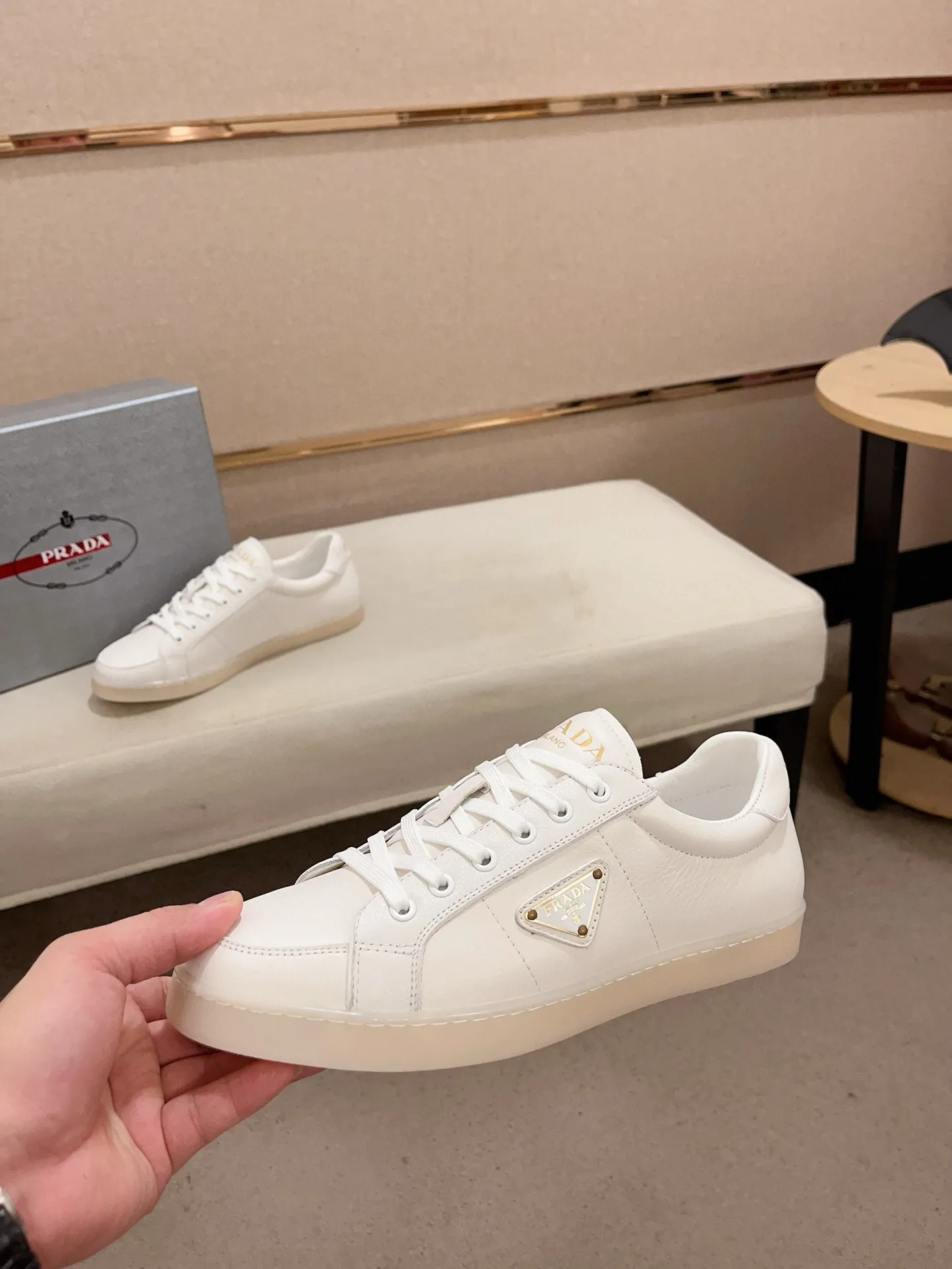 Men's shoes 💰 540💰 ✔️✔️✔️Higher version High-quality new PRADA (Prada) counters are launched at the same time. The new men's shoes and 😘 fabrics are made of high-tech glue-making technology. Lining: Full cowhide lining. 👍🏿 High-end ☄️ air-cushion molded anti-slip rubber outsole, exquisite lines, simple and elegant, comfortable and high-end for leisure travel. Code number: 38 to 44 (45 can be customized and cannot be returned or exchanged)